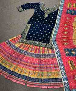 Estilos versátiles: Vestido de ropa de mujer: desde la elegancia informal hasta la elegancia formal, descubra piezas versátiles hechas a medida para lo moderno - Product Image 1