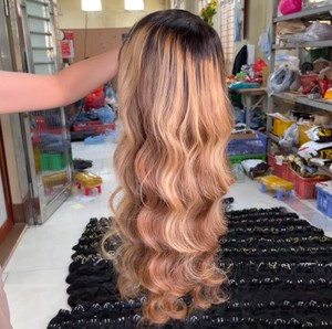 Prix de gros perruques naturelles ondulées de couleur personnalisée pour les femmes noires de vrais cheveux humains cheveux vietnamiens - Product Image 6