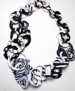 สร้อยคอทำด้วยมือเรซิ่นสำหรับสุภาพสตรีเครื่องประดับแฟชั่นอินเดียพร้อมสัญลักษณ์คริสเตียนสำหรับรุ่นธรรมชาติ - Product Image 1