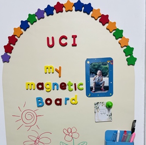 <span class=keywords><strong>Pizarra</strong></span> Magnética con Soporte <span class=keywords><strong>en</strong></span> Forma de Casa, <span class=keywords><strong>Pizarra</strong></span> de Dibujo de Madera Ecológica para Niños Preescolares, para Escribir y Dibujar - Product Image 1