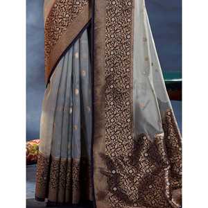 Magnífico Sari de Seda Organza Tejida en Gris Claro con Blusa para Bodas - Product Image 1