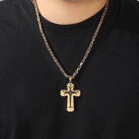 Collier croix superposé pour homme en acier inoxydable avec texture gravée et finition huile noire pour un style motard vintage