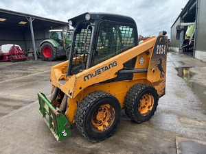 Minicargadora Usada Barata Mustang 2054 con Motor Kubota y Bomba Hidráulica MOOG en Venta - Product Image 3