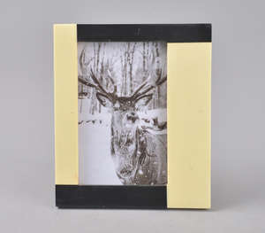 Marco de Fotos Moderno y Minimalista con Incrustaciones de Resina Negra y Crema, Elegante Diseño de Bloque de Dos Tonos, Soporte para Fotos Decorativo de Escritorio - Product Image 5