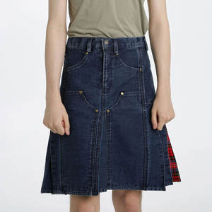 Pantalon hybride en denim Kilt avec plis écossais Kilt moderne unique pour homme avec bretelles réglables - Product Image 4