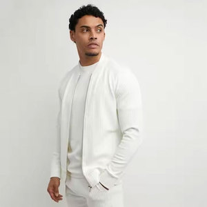 2025 nouveauté hommes qualité supérieure brodé sweat haut respirant Logo personnalisé à la mode solide motif hivers à capuche - Product Image 1