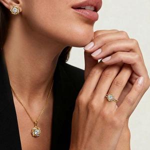 Ensemble de bijoux Jeulia Classic Love Knot en acier inoxydable plaqué or avec moissanite - Product Image 4