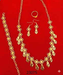 Conjunto de Collar de Cadena Floral Chapado en Oro con Dijes Colgantes |   Joyería de Imitación Ligera para Mujer al por Mayor Modelo n.° 23075 - Product Image 1