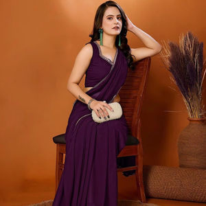 Sari de seda Georgette sólido de seda con un impresionante encaje de borde de espejo - Product Image 1