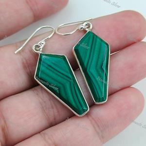 Boucles d'oreilles en malachite en argent sterling : Bijoux pendantes en forme de cerf-volant avec pierre précieuse verte - Product Image 3