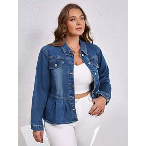 Giacca in denim con bottoni e peplum per donna taglie forti - Product Image 2