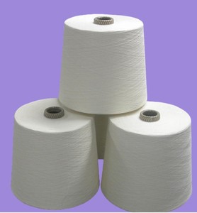 เส้นด้ายปั่นด้ายผ้าฝ้ายสีขาวสำหรับผ้าถักแบบ100% เส้นใยผ้าฝ้ายคอมบ์ขนาดกะทัดรัดป้องกันการเกิดฝ้าสำหรับ30/1 24/1 - Product Image 2