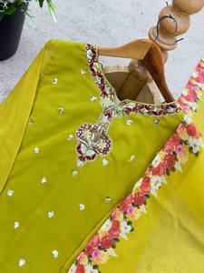 Presentando el nuevo diseñador Party Wear Look Top-Plazzo y Dupatta con trabajo de bordado pesado - Product Image 4