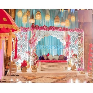 Cadres découpés au laser sur le thème du Maroc pour la scène de mariage, toile de fond de mariage blanche pour la réception, cadres découpés au laser exquis pour la scène de mariage - Product Image 1