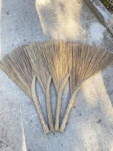Balais de noix de coco fabriqués à partir de balai de noix de coco bâton balai durable outils de nettoyage abordables - Product Image 3