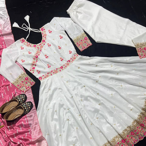 Vêtements ethniques indiens et pakistanais Antra Lifestyle, salwar kameez en georgette avec travail de sequins lourd, coupe régulière élégante, pour mariage et fêtes - Product Image 1