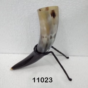 Cuerno de búfalo natural Cuerno para beber con soporte Viking Style Ale Cup al por mayor - Product Image 1