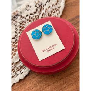 Pendientes Colgantes Zuni Hechos a Mano con Turquesa Kingman y Plata de Ley, Joyería de Moda con Incrustaciones - Product Image 4