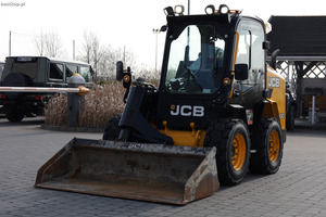 รถตักล้อยางแบบสกิดสเตียร์ JCB 300 T4 พร้อมเครื่องยนต์ PLC ปั๊มไฮดรอลิก ระบบขับเคลื่อน 4x4 4WD บุ้งกี๋และอุปกรณ์เสริม - Product Image 6