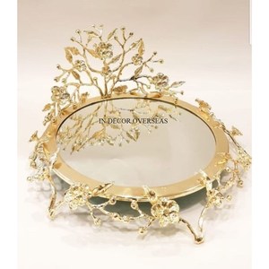 ขาตั้งเค้กโลหะเคลือบผงสีขาวและขอบชุบทองแบบมาตรฐาน - Product Image 2