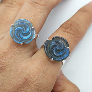 แหวนแกะสลักหินลาบราดอไรต์ธรรมชาติทำมือสำหรับผู้หญิงแหวนสายรัดตรง - Product Image 4