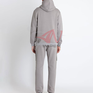 Survêtement élégant pour homme avec tissu extensible et respirant pour le fitness et les activités sportives - Product Image 3