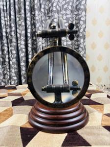 Loupe en laiton antique avec base en bois, loupe réglable, décoration de table - Product Image 3
