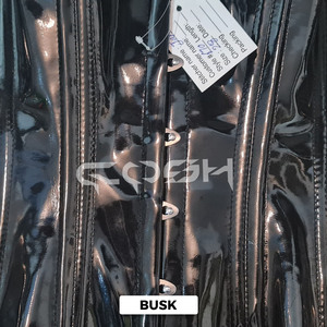 Corset sous-poitrine à double baleine, amincissant pour les hanches et la taille, en PVC noir brillant effet mouillé - Product Image 5