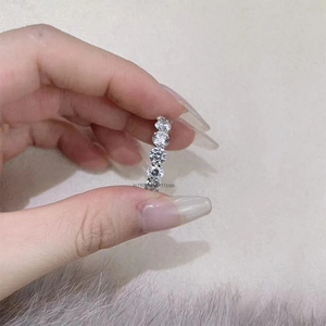 Alianza de boda de oro blanco sólido de 14K con anillo de eternidad de moissanita de corte redondo de 3,50 quilates, anillo apilable a juego hecho a mano - Product Image 5