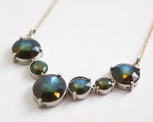 Collar con colgante de lágrima de labradorita azul Plata de ley fina Colgantes de labradita de forma redonda elegantes únicos - Product Image 1