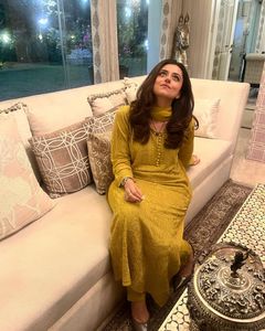 Vêtements indiens et pakistanais de haute qualité avec broderie et sequins, salwar kameez disponible au prix d'exportation - Product Image 2