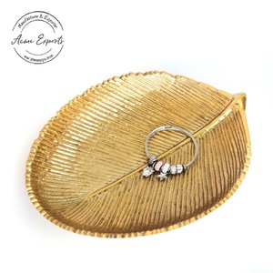 Bandeja de piña de metal dorado de diseño personalizado con acabado dorado Premium utilizada para la decoración del hogar de mesa - Product Image 2