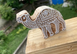 Sello de Camello Tallado a Mano en Madera de Teca: Impresión en Bloque de Rajastán |   Tela Textil India, Papel, Estampado a Mano con Palma - Product Image 3