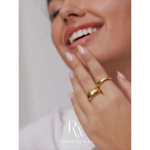 Anello a Cupola Audace Placcato Oro 18K, Antiossidante, Impermeabile, con Intarsio a Croissant, Elegante Regalo - Product Image 5