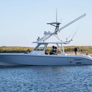 PRIX RÉDUIT pour le Everglades 395 2025 à console centrale, LÉGER, HAUTE EFFICACITÉ, PRÊT À ÊTRE EXPÉDIÉ DANS LE MONDE ENTIER - Product Image 1