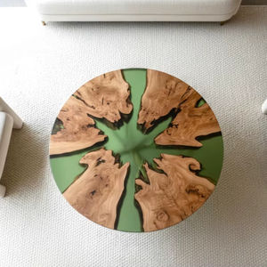 Table basse ronde en bois d'époxy vert, bord brut, centre de table artistique, table d'appoint personnalisée, meubles faits à la main - Product Image 1