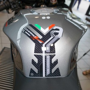 Adesivi Protettivi 3D Personalizzati per Serbatoio Aprilia Tuono V4 1100 2021-2025, Compatibili con Logo per Uso Decorativo - Product Image 1