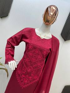 Traje Salwar Kameez de Diseño Exclusivo en Tela de Seda Romana con Dupatta de Georgette para Fiestas en Todas las Temporadas - Product Image 2