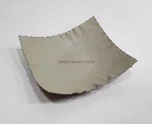 Plateau de service décoratif tendance au design carré beige élégant avec finition texturée unique, idéal pour un décor moderne - Product Image 1