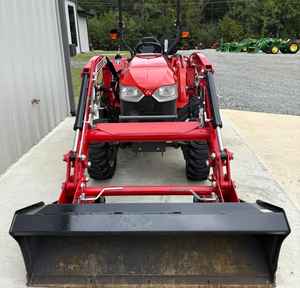 Tracteur Massey Ferguson 1840E, best-seller, 39 CV, 4 roues motrices, tracteur utilitaire compact pour l'aménagement paysager et l'agriculture - Product Image 6