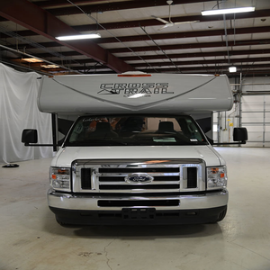 Autocaravana de lujo Coachmen CROSS TRAIL 23XG 2022, blanca, para camping familiar, con piso acrílico, Euro 5, emisiones 4-6. - Product Image 1