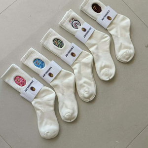 Calcetines Deportivos Personalizados de Alta Calidad con Logotipo Bordado, Calcetines Atléticos de Algodón Jacquard con Agarre para Hombre y Mujer en Calidad Premium - Product Image 3