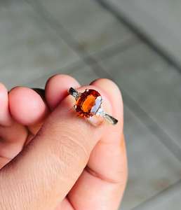 Anillo de Cóctel Minimalista de Plata de Ley 925 con Baño de Rodio y Corte Brillante Redondo de Cianita Naranja Natural para Mujer - Product Image 5