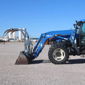 Tracteur HOL LAND TM125 d'occasion, modèle 1051, avec chargeur auto-nivelant 72LA, godet à fixation rapide de 96 pouces avec grappin - Product Image 6