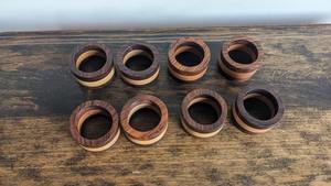 Ronds de serviette en résine de qualité supérieure avec motifs abstraits colorés et idéaux pour les aménagements de table à manger artistiques et modernes - Product Image 5