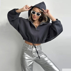 Top corto informal con estilo para mujer Sudaderas con capucha Logotipo personalizado Trabajo Top corto personalizado para mujer Sudaderas con capucha Precio directo de fábrica - Product Image 1