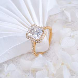 Anillo de mujer de diamante de corte radiante joyería fina - Product Image 1