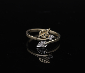 Anillo con motivo de hoja de diamante natural de oro rosa de 14 quilates con acento floral en un diseño artístico delicado para un estilo elegante inspirado en la naturaleza - Product Image 4