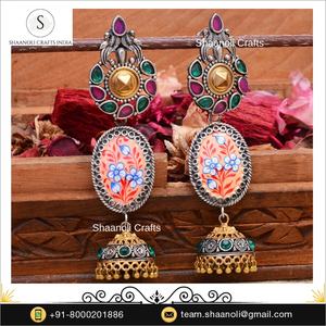 Boucles d'oreilles longues en argent oxydé, faites à la main en Inde, pour les fêtes, peintes à la main, argent bicolore, bijoux anciens, à porter par les femmes - Product Image 3