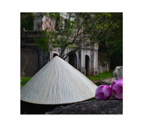 Sombrero cónico de hoja de paja hecho a mano de Vietnam de alta calidad, perfecto para festivales y Exportaciones en todo el mundo - Product Image 1